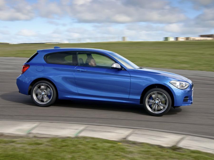  BMW M135i 3-Door 2012 года  (UK) (фото 3 из 11)
